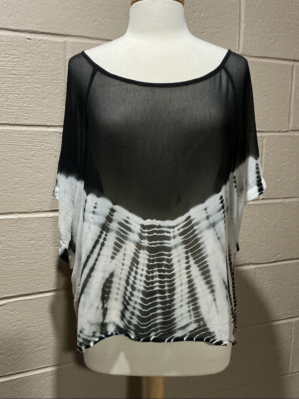 Buffalo David Bitton Black & White Tie-Dye Short Sleeve Top